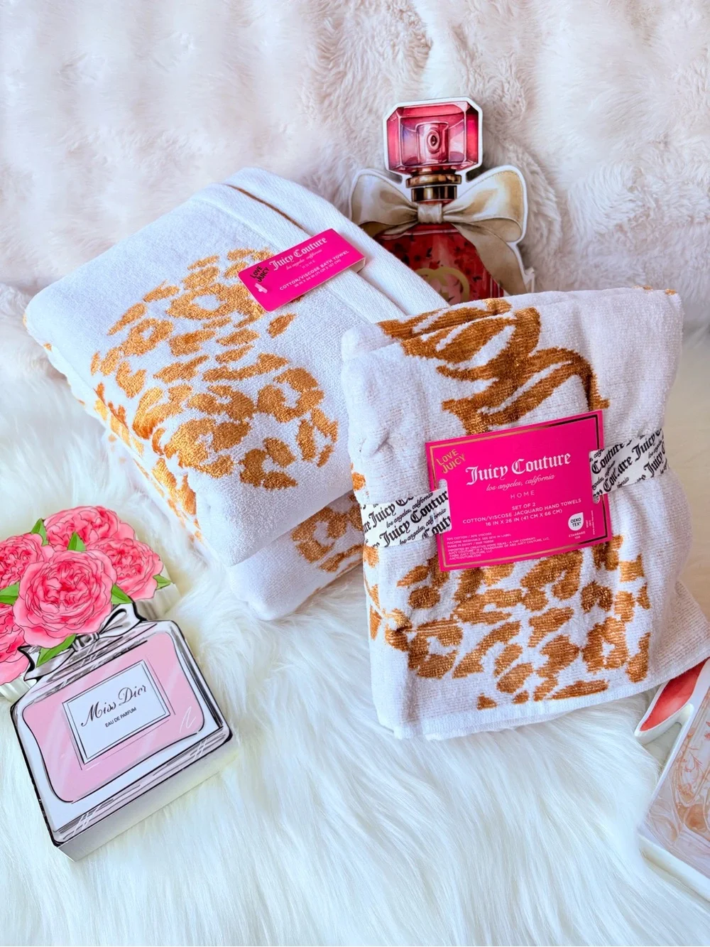 🩷🩷Juicy Couture White & Gold Leopard Print Hand Towel - Juicy Couture🩷🩷
